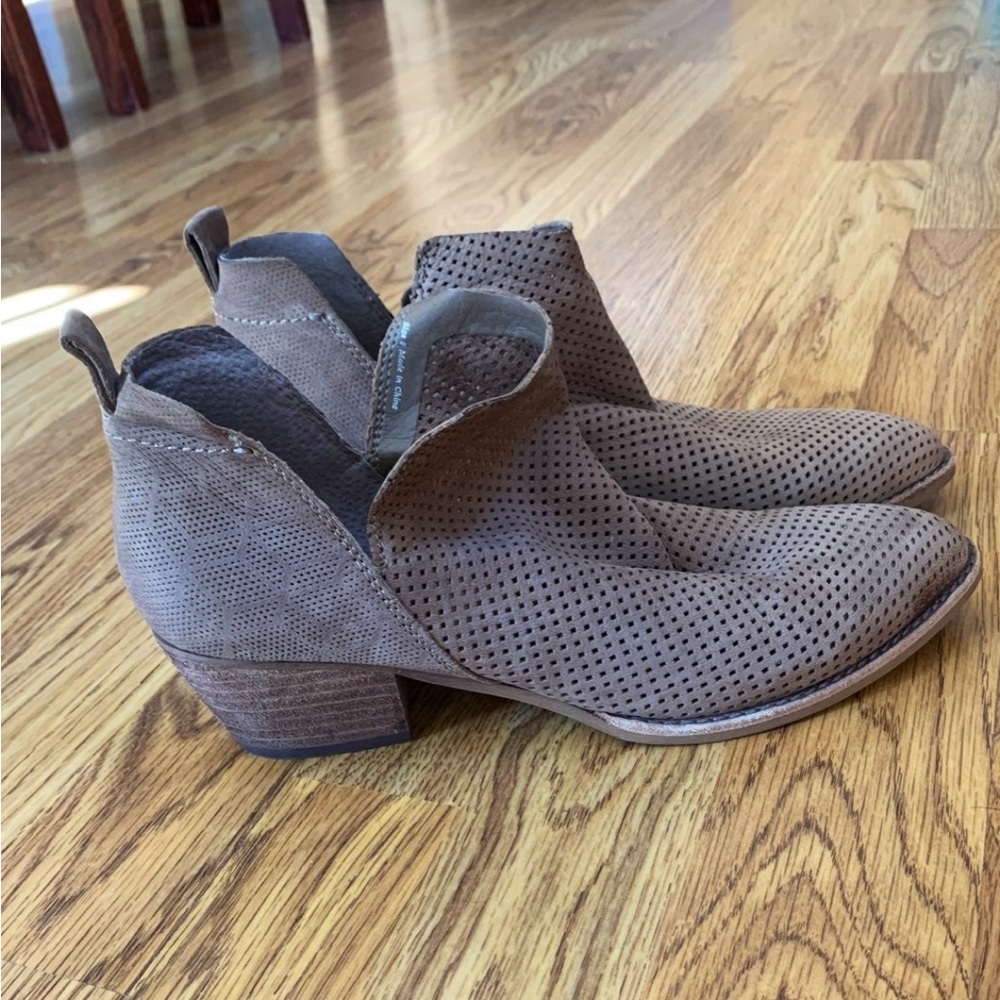 Tan Heeled Shoes